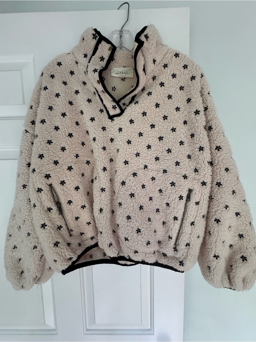 THE GREAT Cream Sherpa Pullover fleece with Embroidered black flowers
